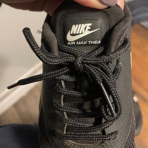 Size 8 women’s Nike air Thea. Good used condition.